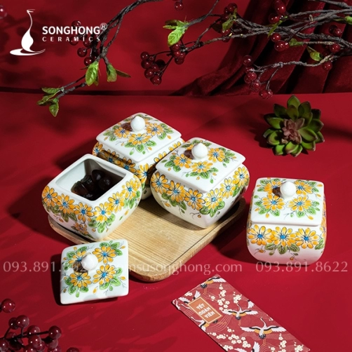 Bộ 4 Hũ Mứt Vuông Vẽ Tay M01 - Kèm Khay Gỗ